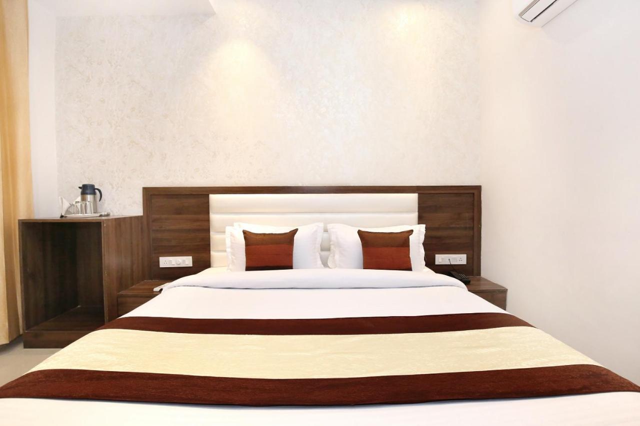 Oyo 11680 Hotel Grand Star Amritsar Eksteriør billede